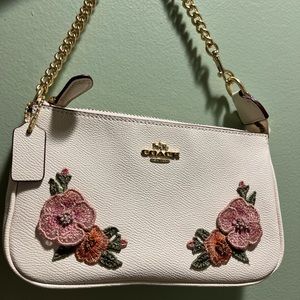 COACH CHALK HAWAIIAN FLORAL EMBROIDERY BEADED LARGE WRISTLET  19 F29378